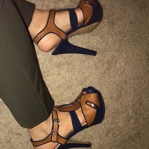 Jessica Simpson brown and navy heels